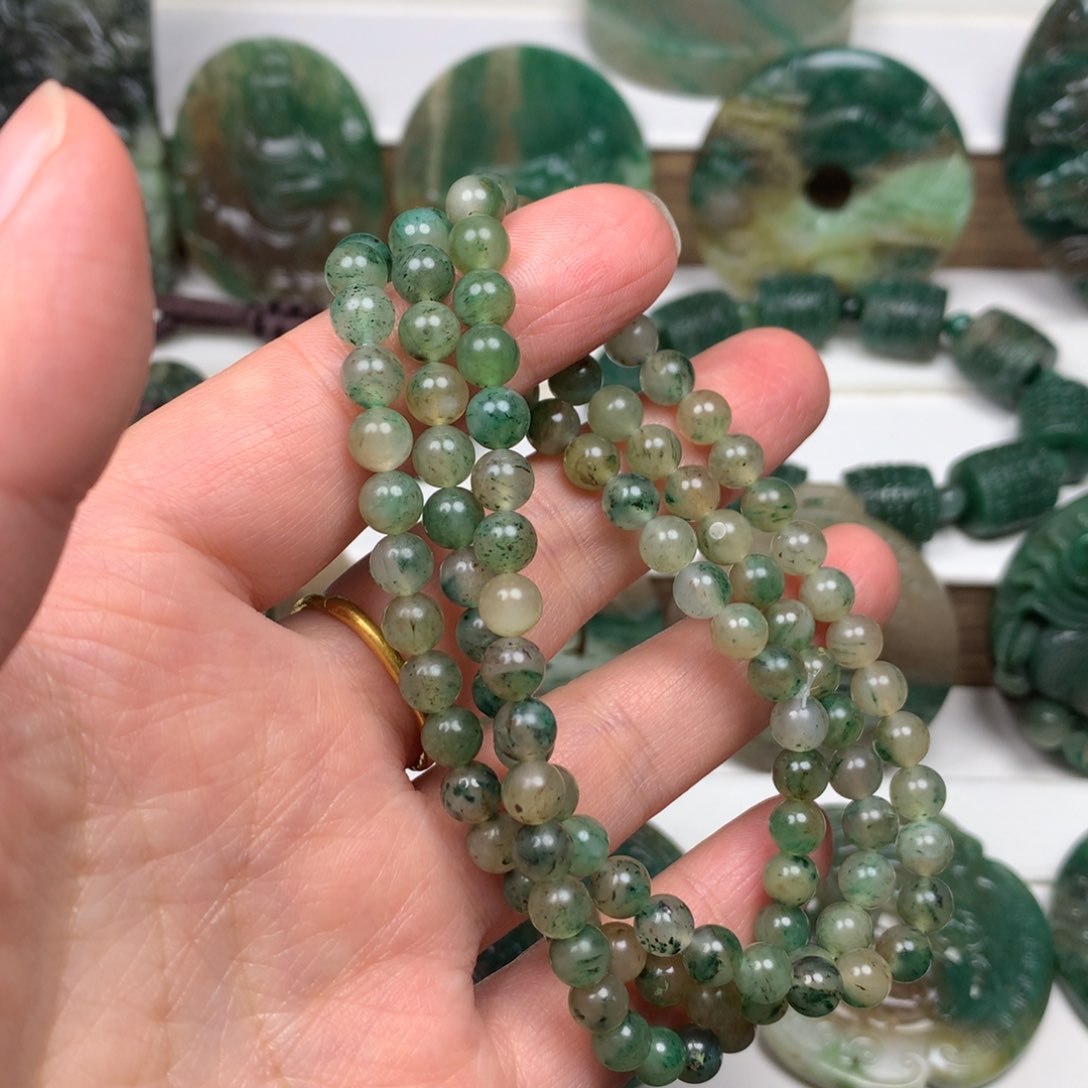 独山玉颈饰未镶嵌