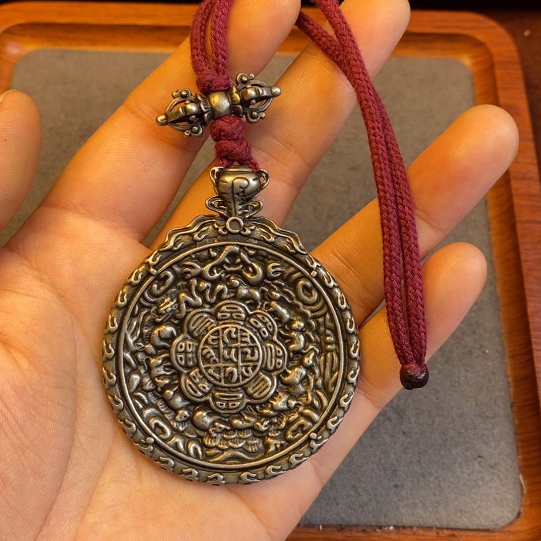 【闪购商品】泥塑红**心藏传牌子……