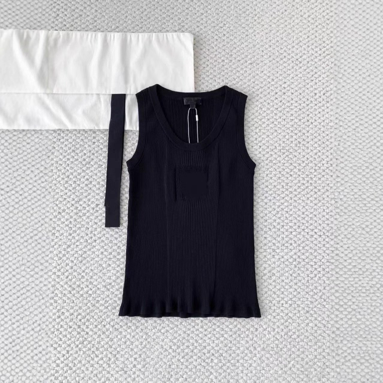 春夏新款简约修身美丽诺无袖针织背心女