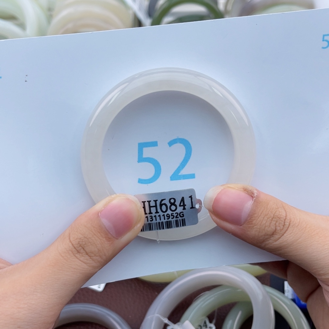 和田玉手镯未镶嵌芒***?