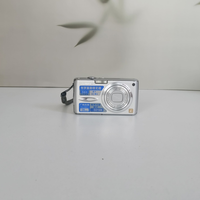 95新 Panasonic/松下 95新 FX01银色ccd相机600W像素冷白皮复古氛