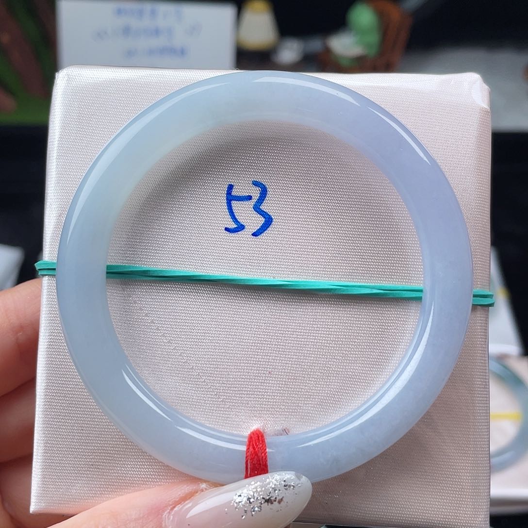 翡翠手镯未镶嵌缅甸翡翠手镯2