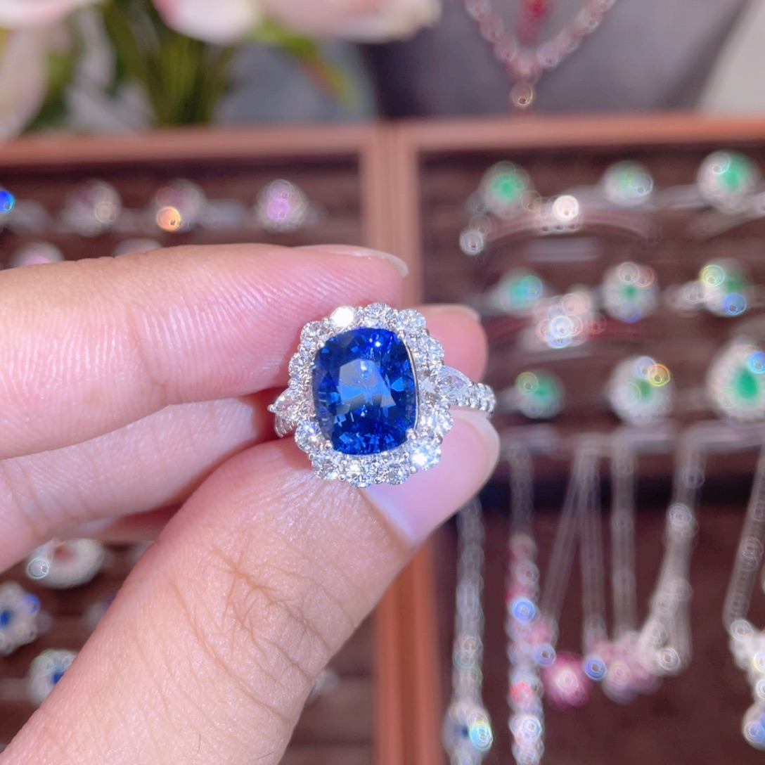 蓝宝石戒指18K金镶嵌5ct 皇家蓝