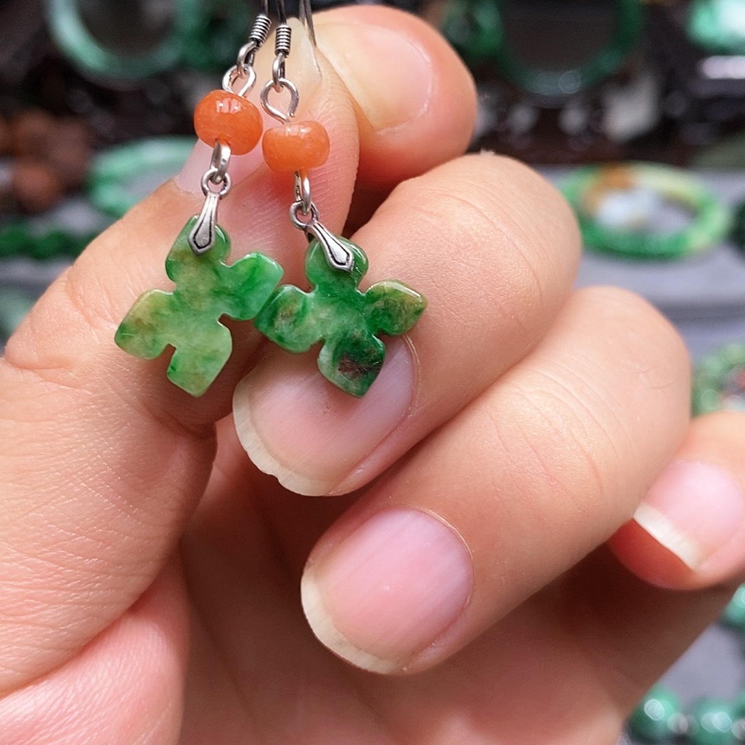 颈饰银S925镶嵌翡翠漂亮美眉