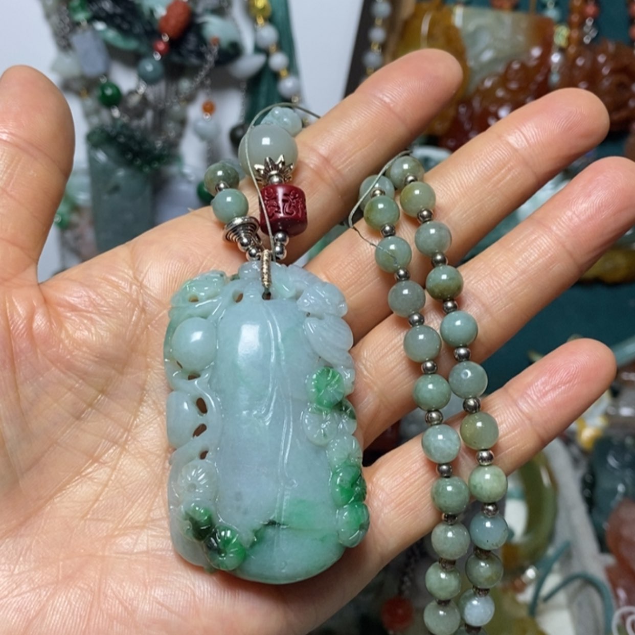 【闪购商品】翡翠吊坠(赠链)未镶嵌