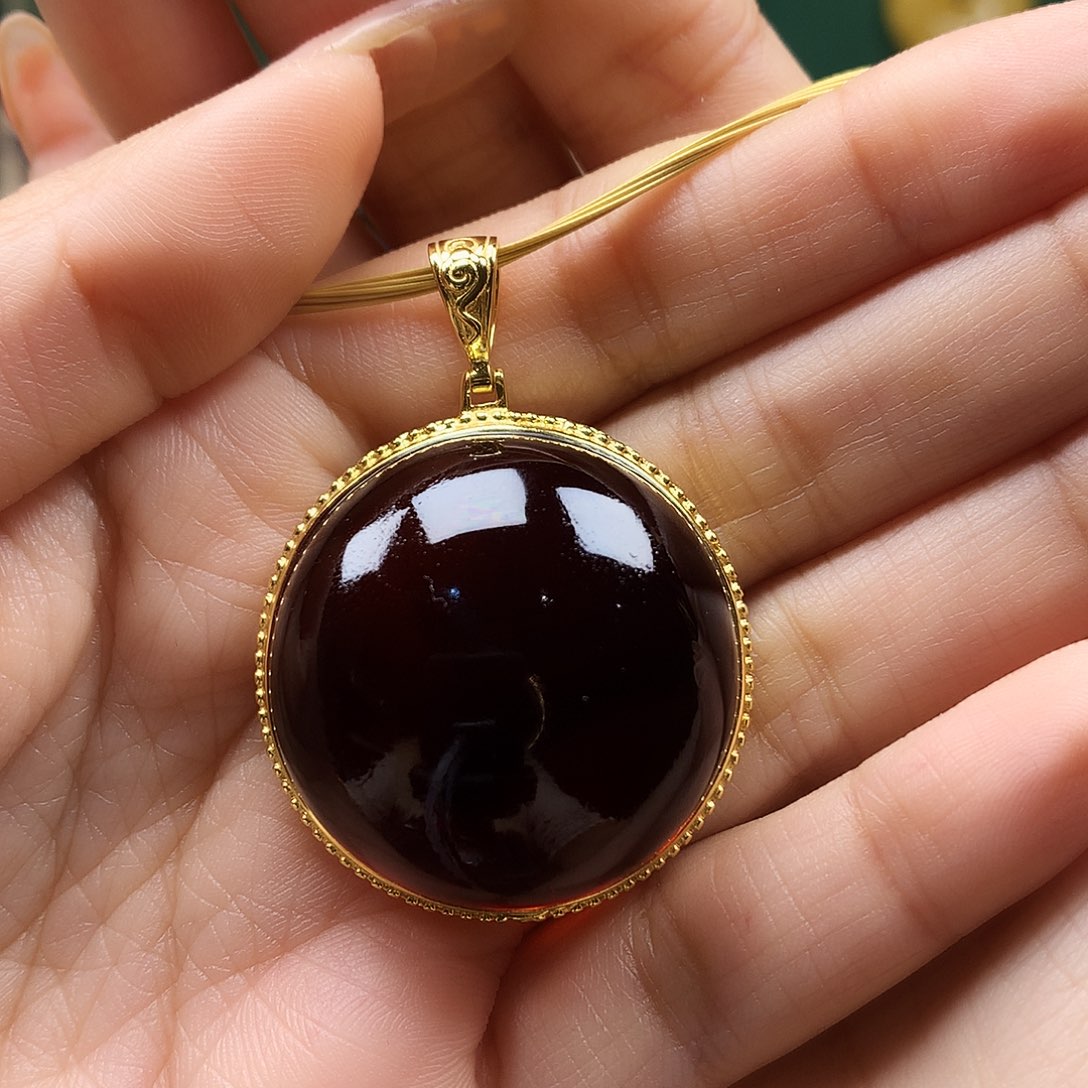 血珀颈饰银S925镶嵌吊坠