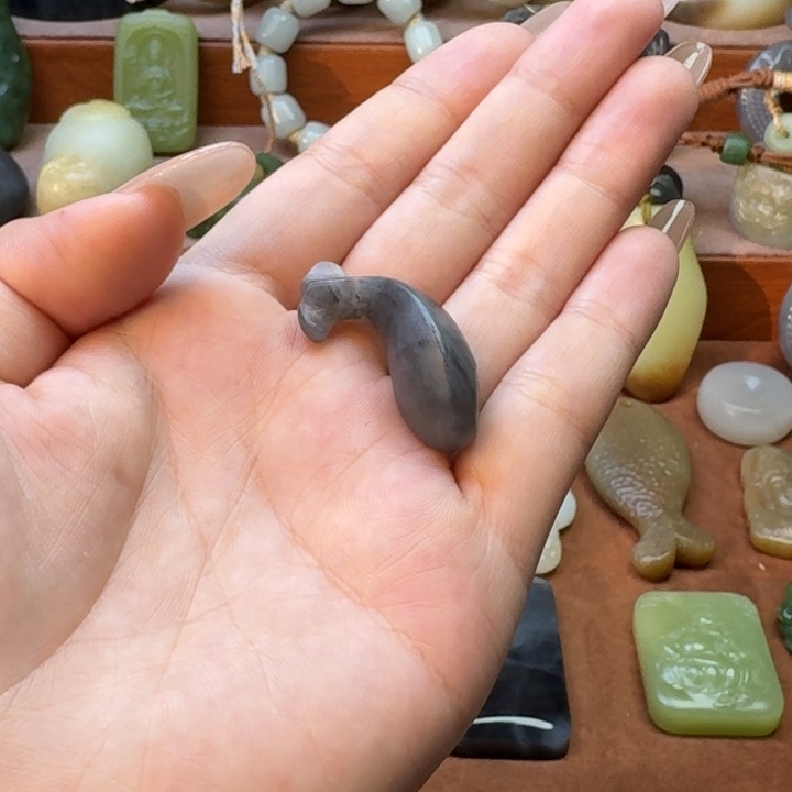 ****y和田玉未镶嵌颈饰