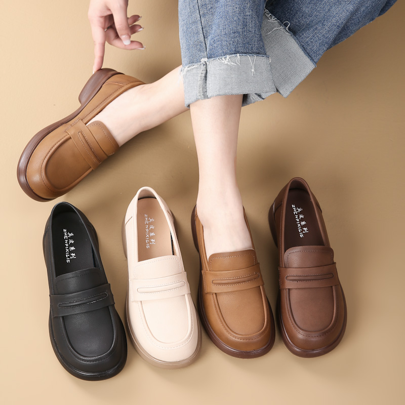 新款单鞋女软底防滑时尚百搭气质小众女士皮鞋休闲妈妈鞋子乐福鞋
