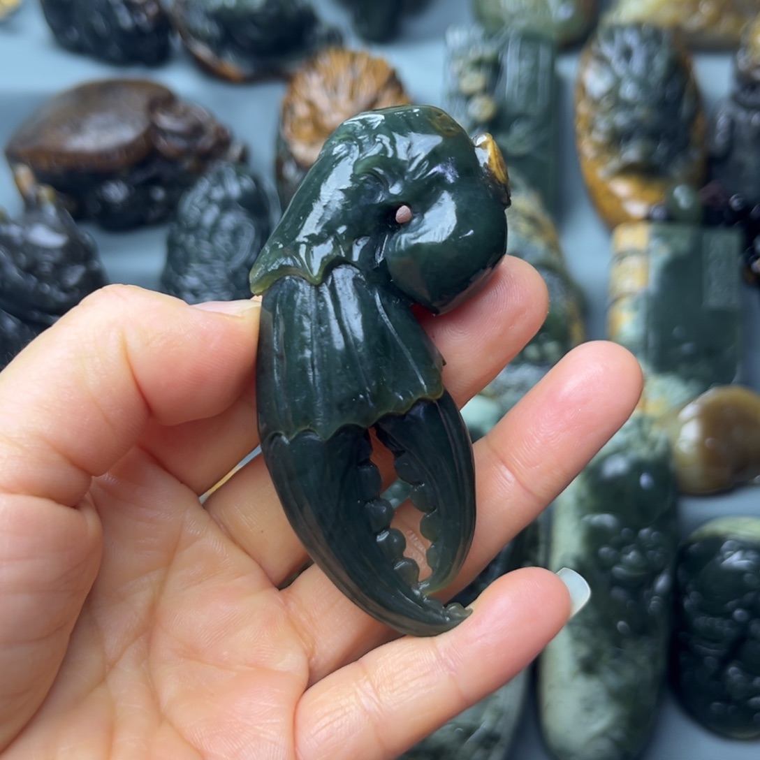 岫岩河磨玉（透闪石质玉）未镶嵌把件