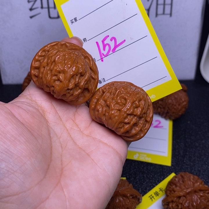 文玩核桃把件152/37.5白狮子