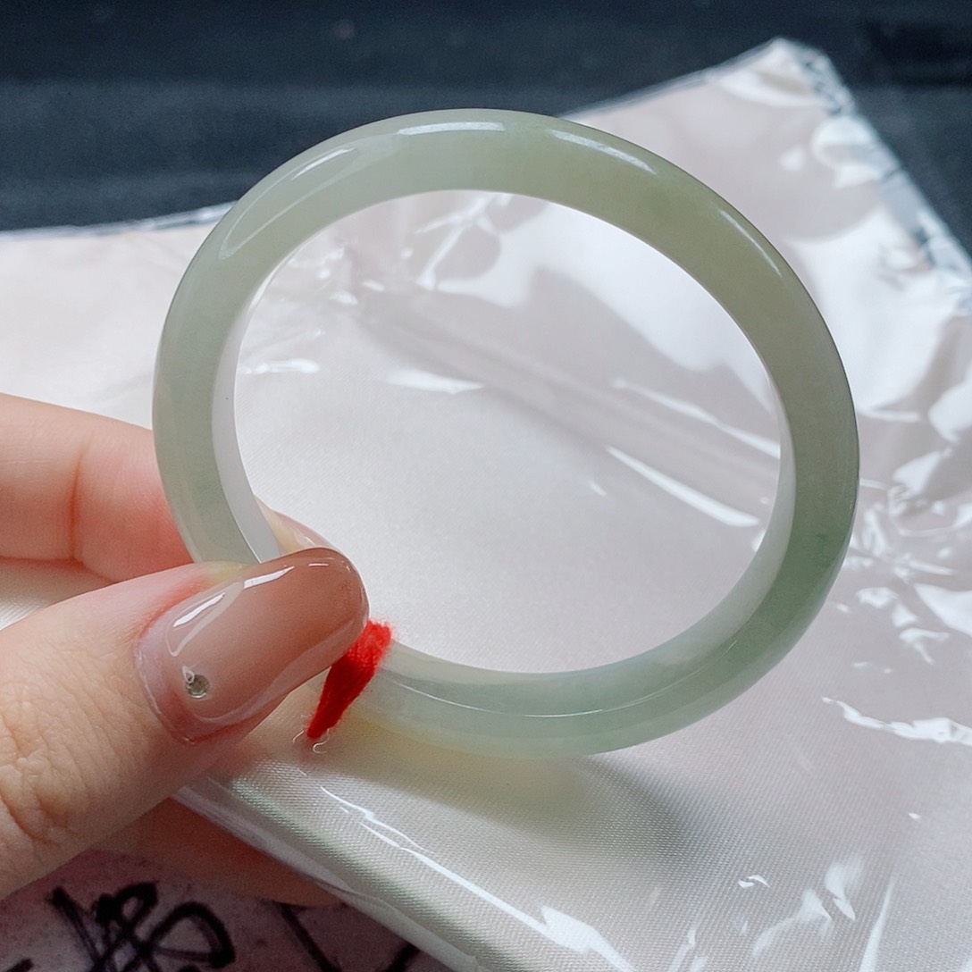 【闪购商品】未镶嵌手镯（贵妃镯）翡翠437号