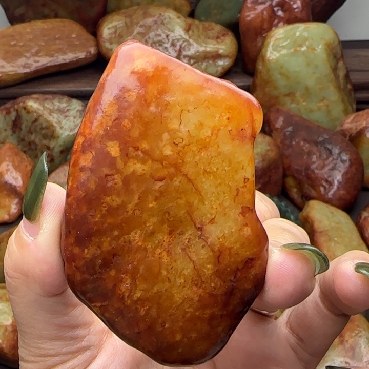 透闪石质玉未镶嵌珠宝奇石