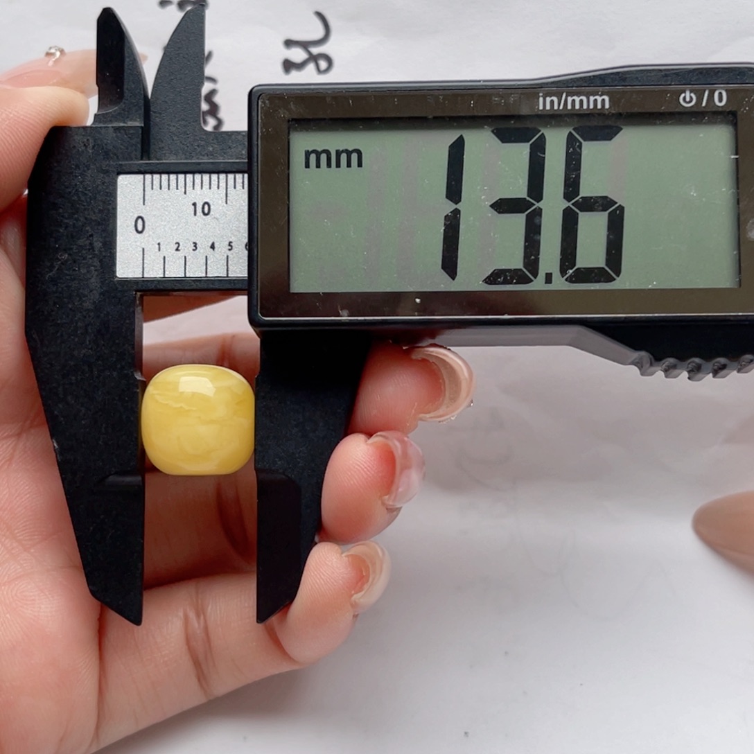 蜜蜡裸石未镶嵌蜜蜡老型 思思