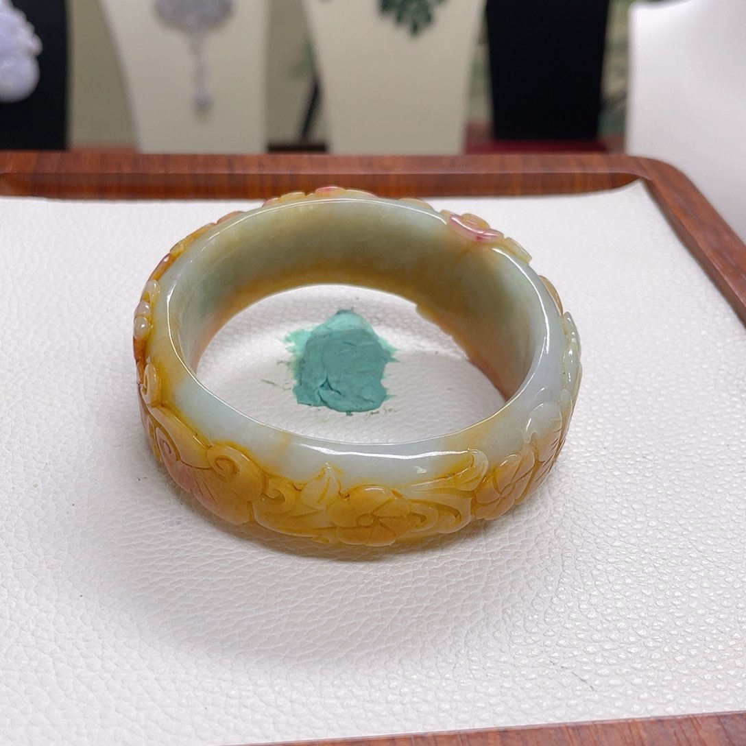 思***店翡翠未镶嵌颈饰手镯
