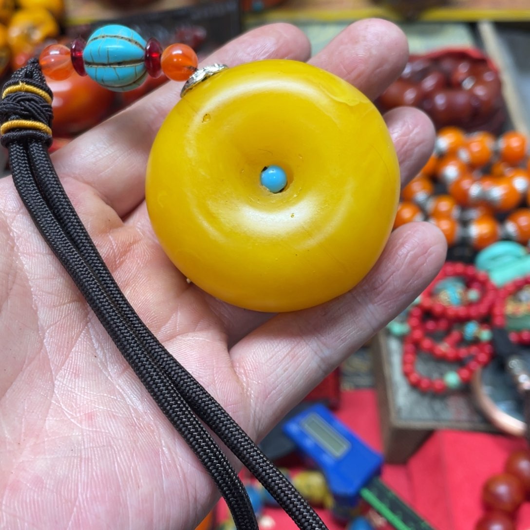 琥珀裸石未镶嵌好物推荐如图所示