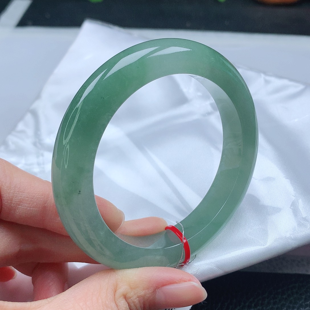 翡翠手镯未镶嵌56圈
