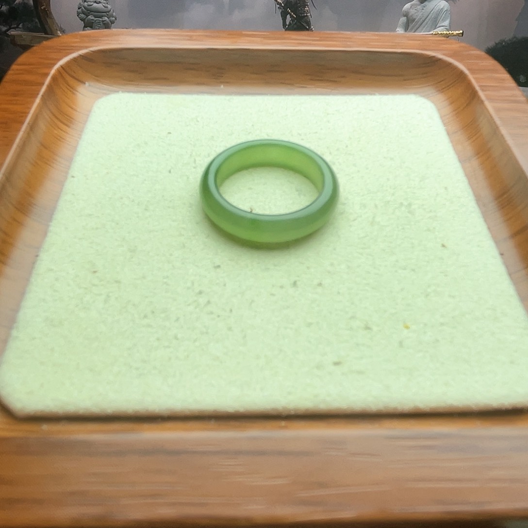 和田玉戒指未镶嵌碧玉无黑点果绿色14号