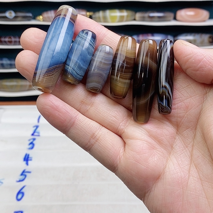 王***青玛瑙/玉髓未镶嵌颈饰