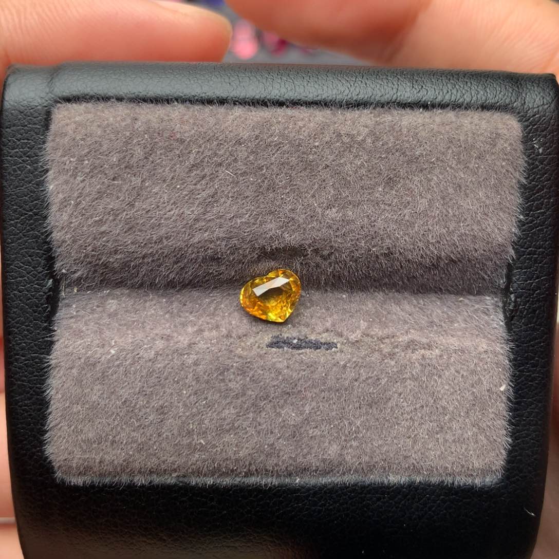 裸石蓝宝石爱心黄色蓝宝石