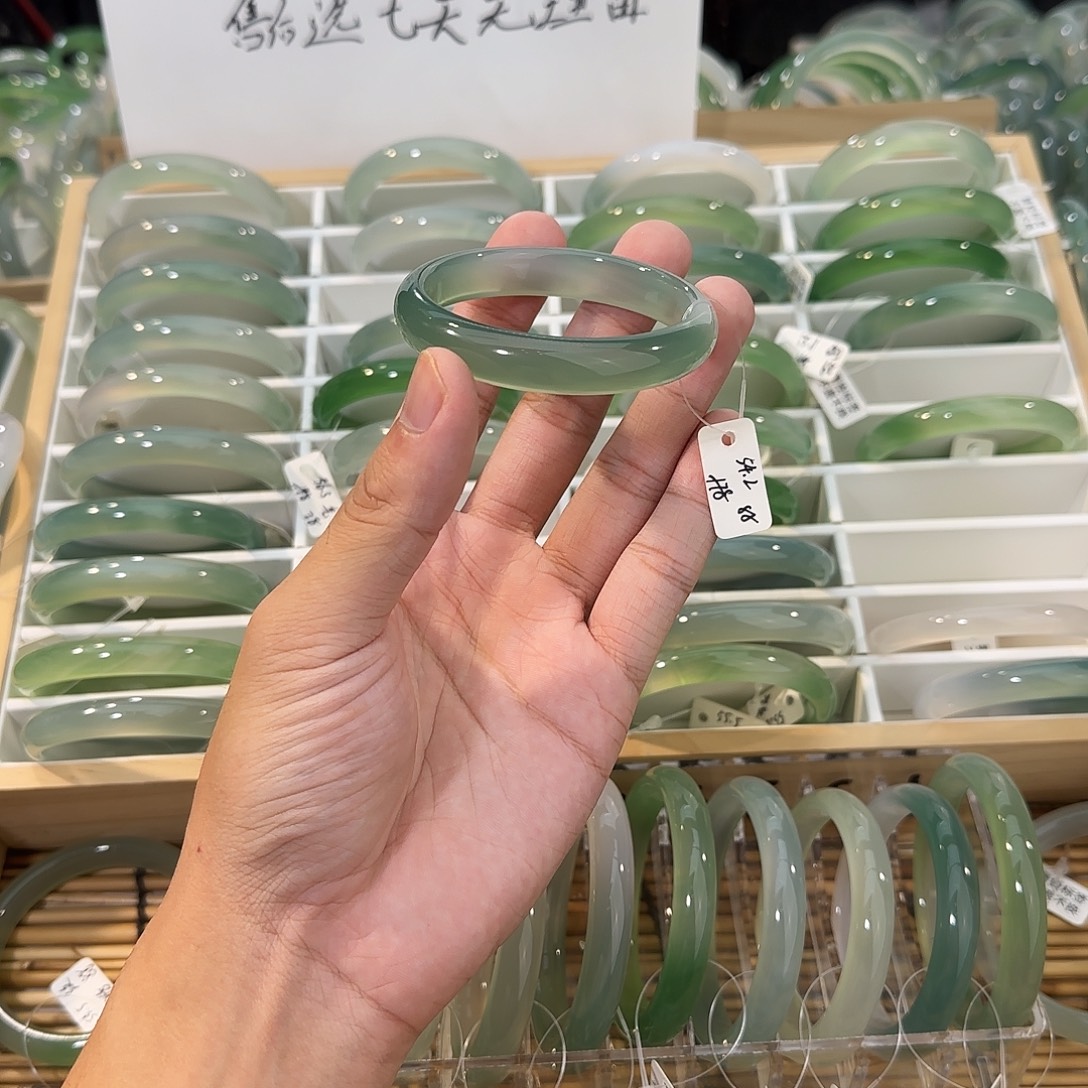 玛瑙/玉髓未镶嵌手镯圈口54.2