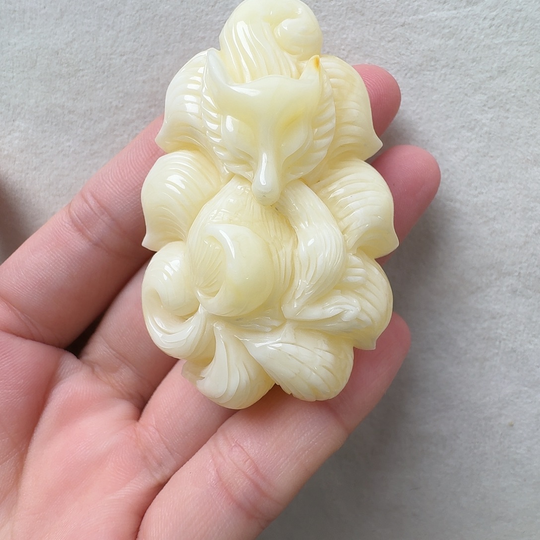 蜜蜡未镶嵌珠宝奇石有微花粉，超过七天不退不换
