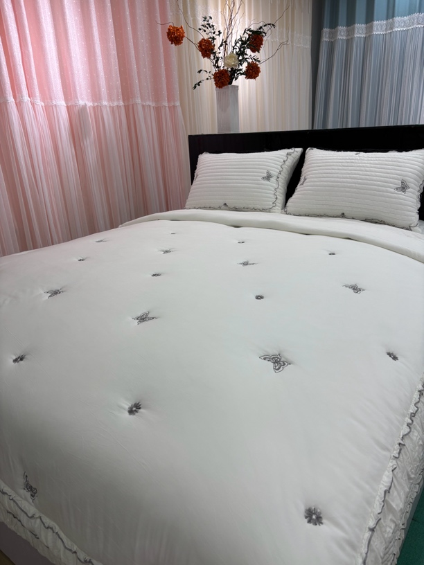 「凡一家纺」梦蝶莫代尔床盖四件套花边刺绣绣花