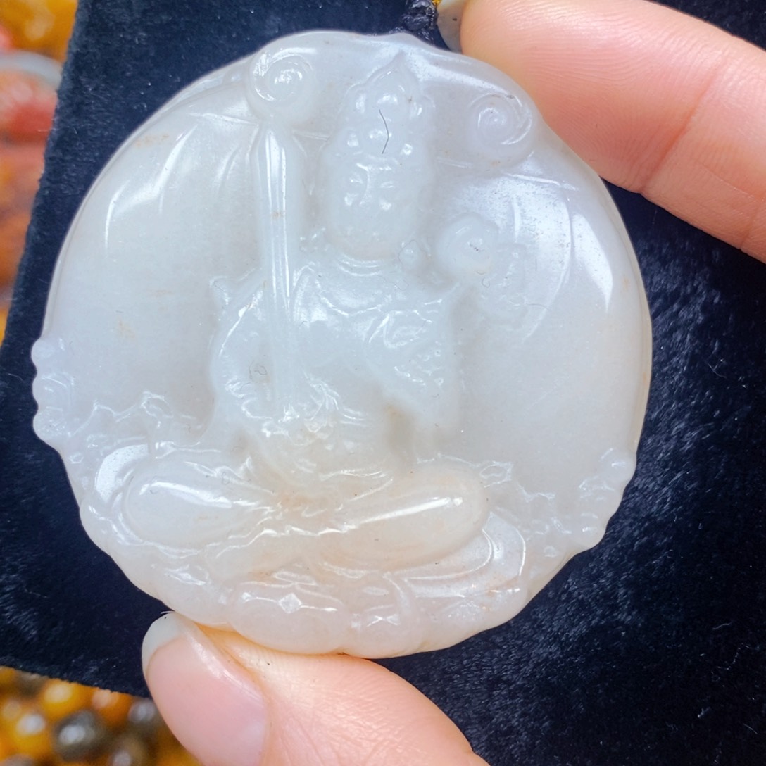 未镶嵌石英质玉（黄龙玉）颈饰