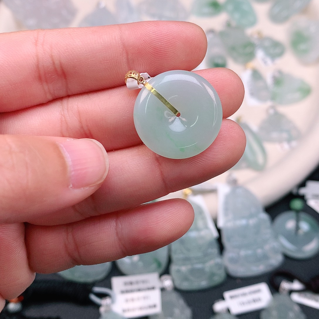 翡翠颈饰18K金镶嵌扣子