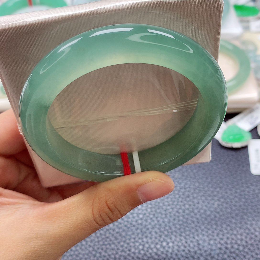 翡翠手镯未镶嵌成*天然翡翠