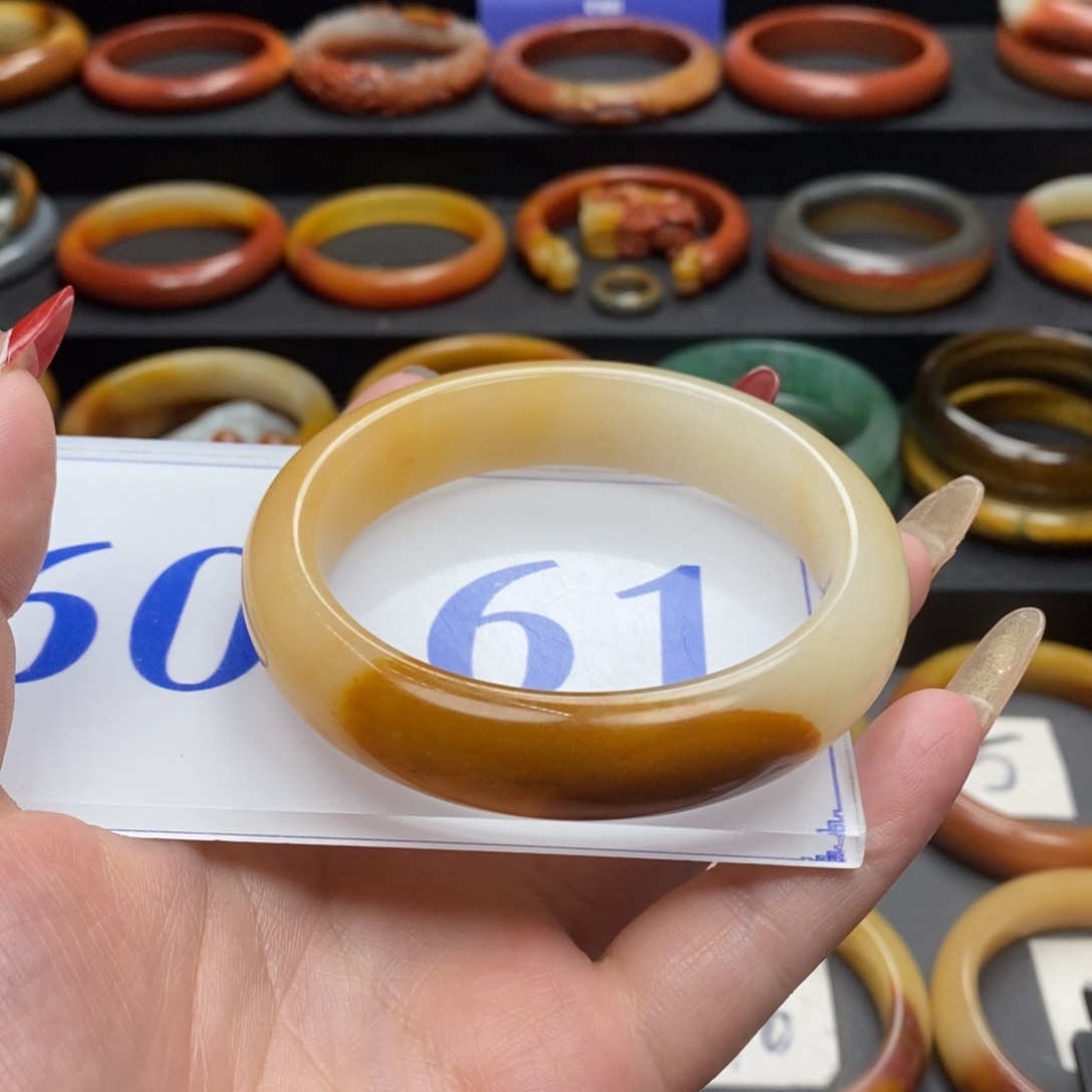 石英质玉（黄龙玉）手镯未镶嵌