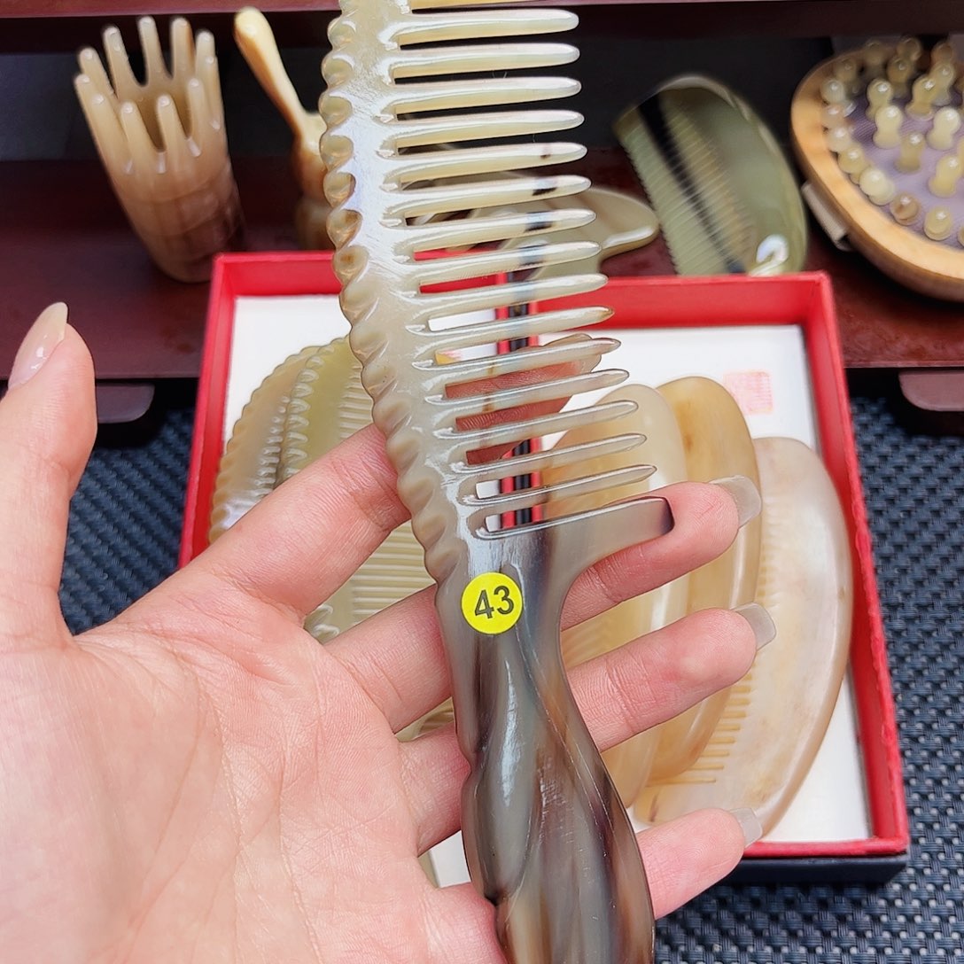 纯手工制作纯牛角梳子