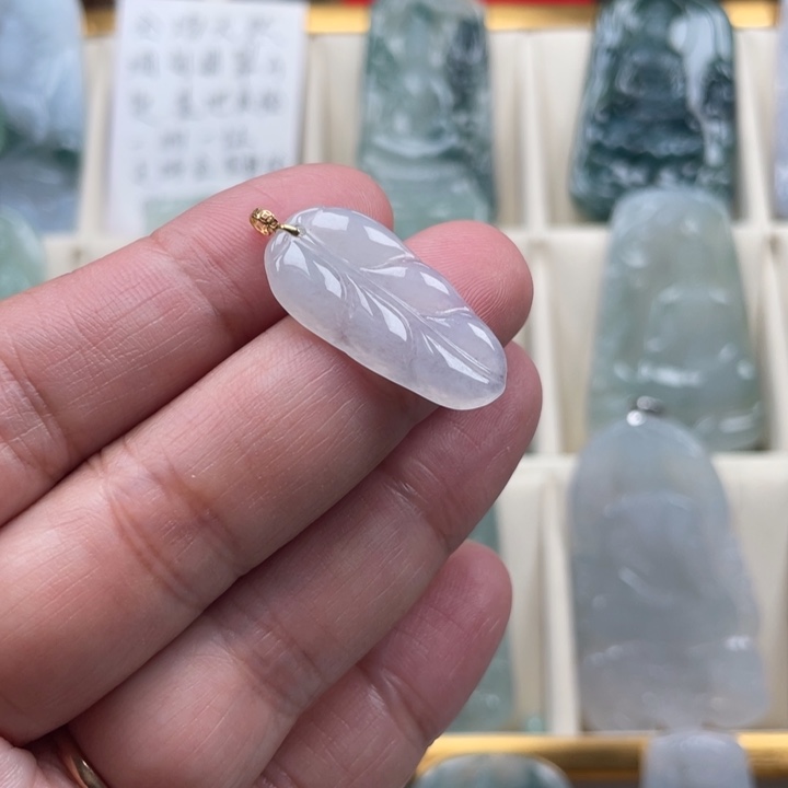 翡翠未镶嵌挂件玉