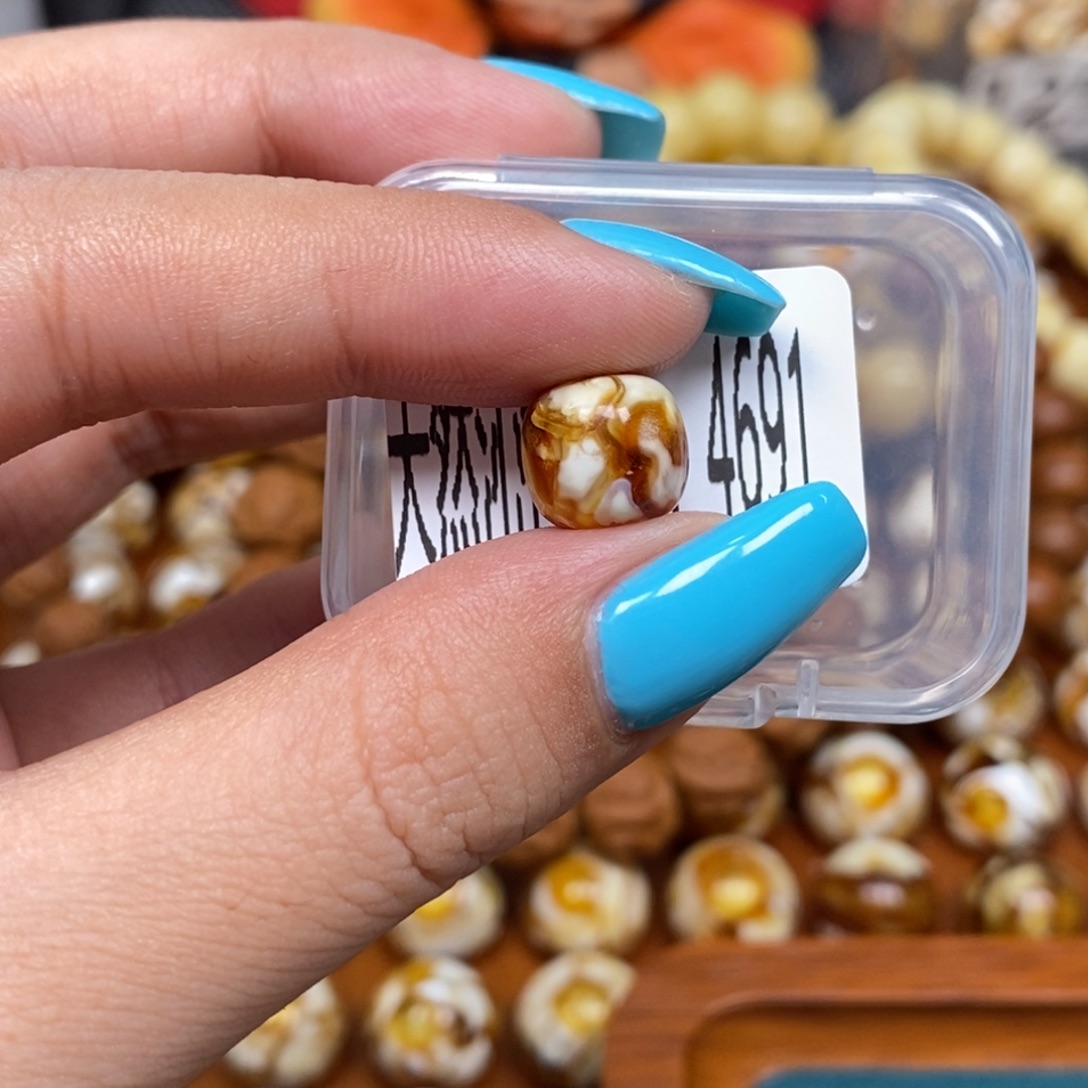 蜜蜡未镶嵌手链4691