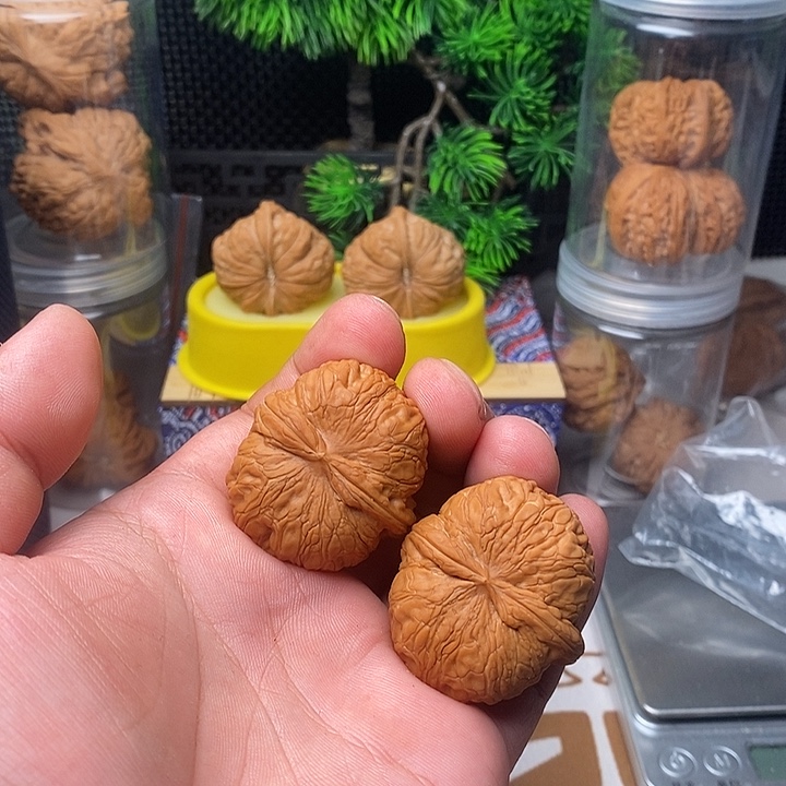 义***伯吊坠文玩核桃元宝