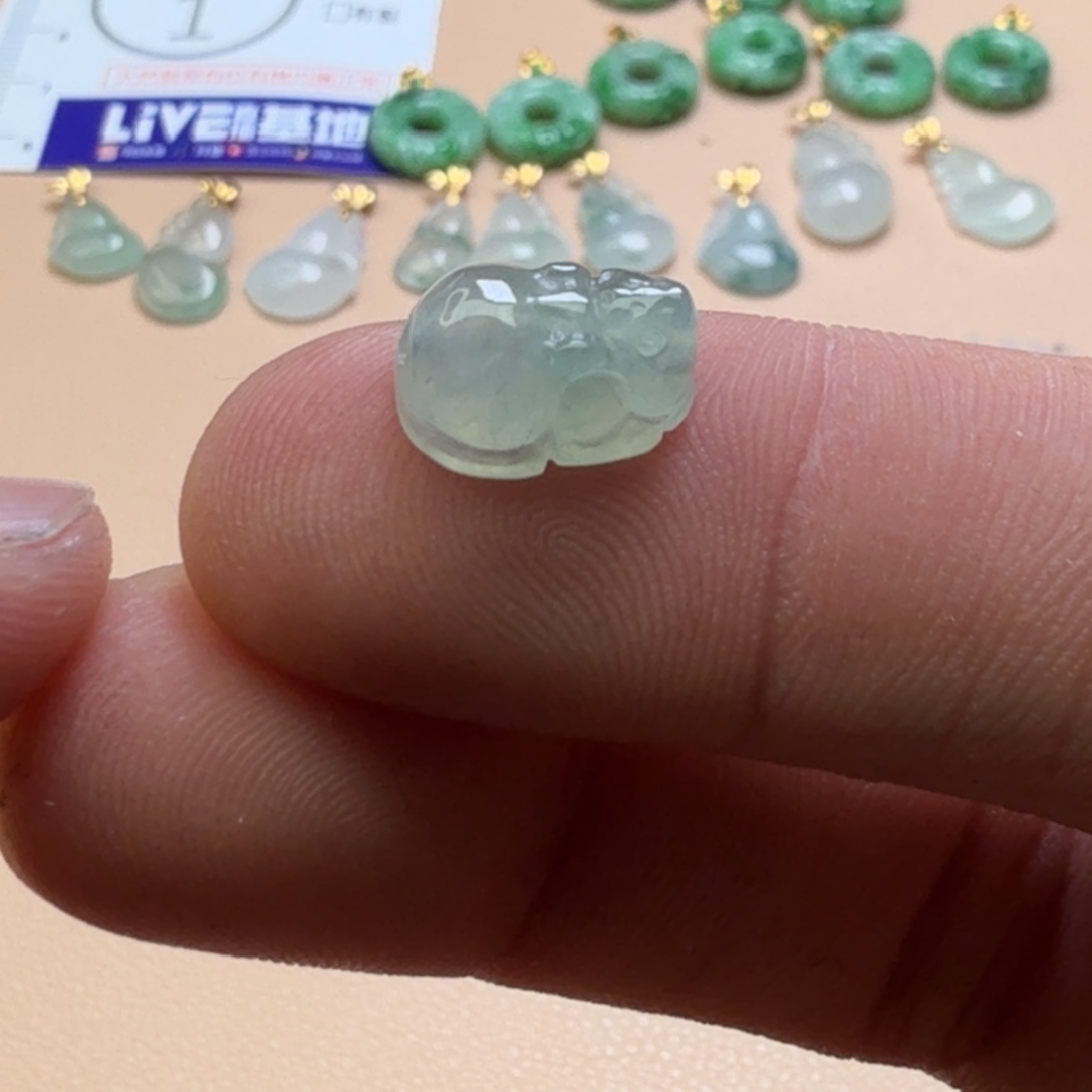 翡翠未镶嵌颈饰39