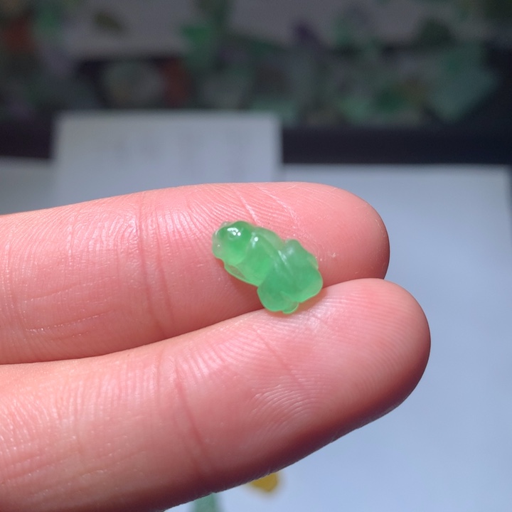 翡翠未镶嵌颈饰挂件