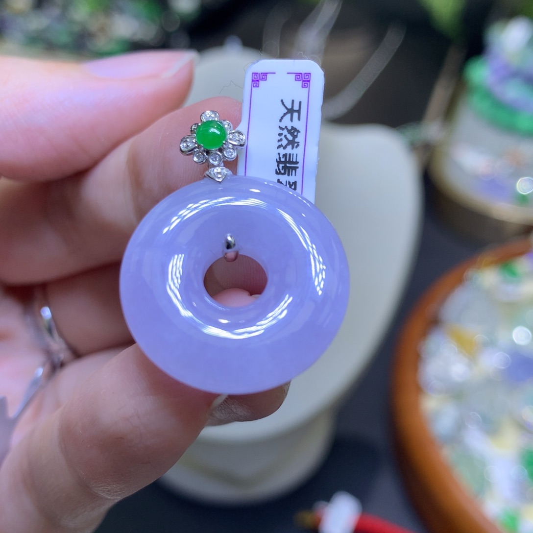 颈饰18K金镶嵌翡翠