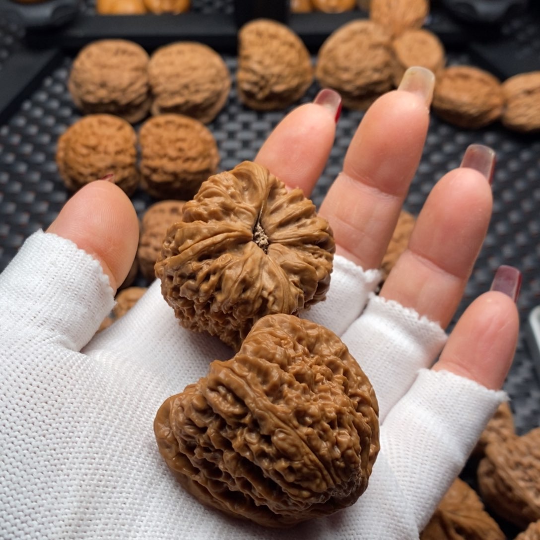 文玩核桃把件昊南疆40