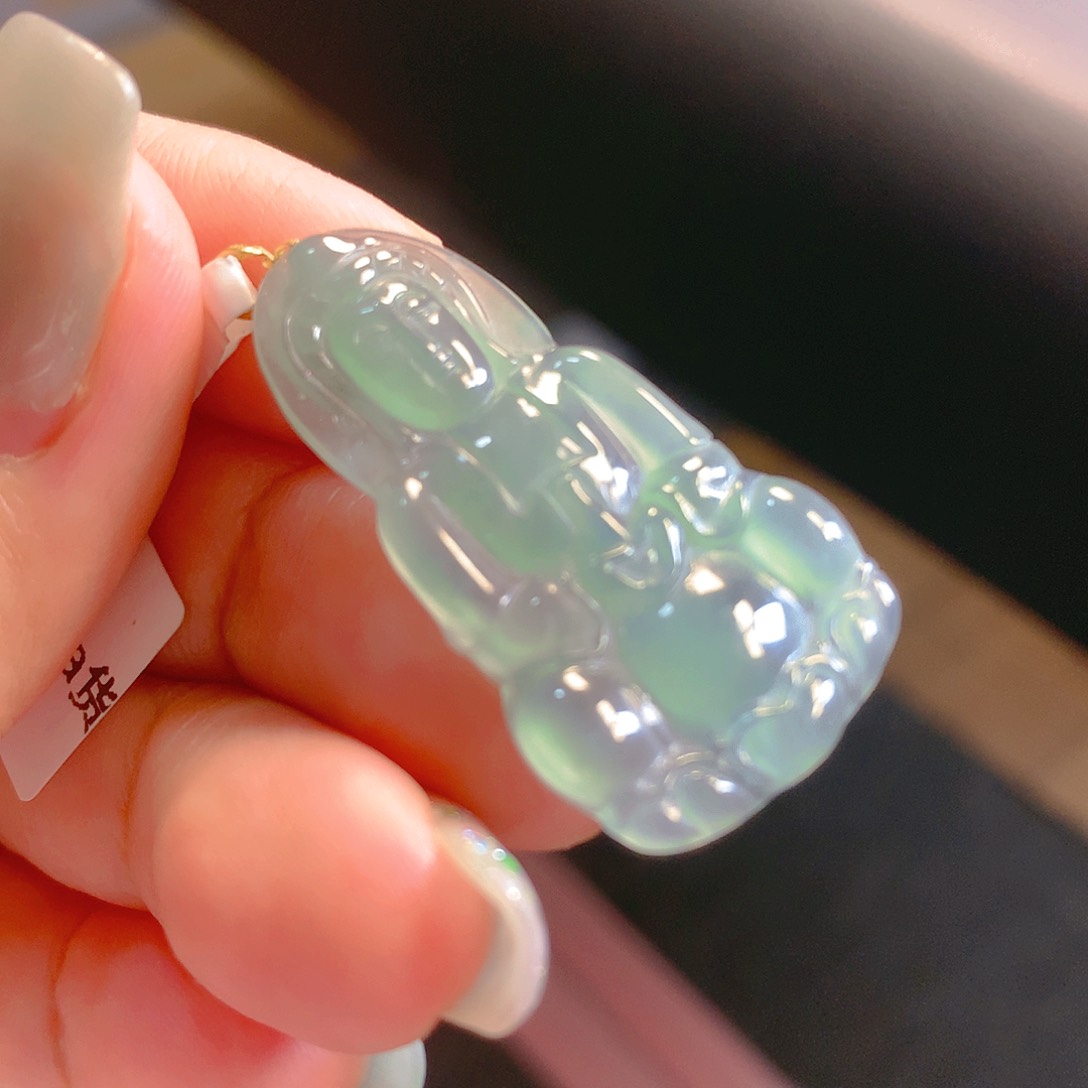 翡翠颈饰18K金镶嵌翡翠