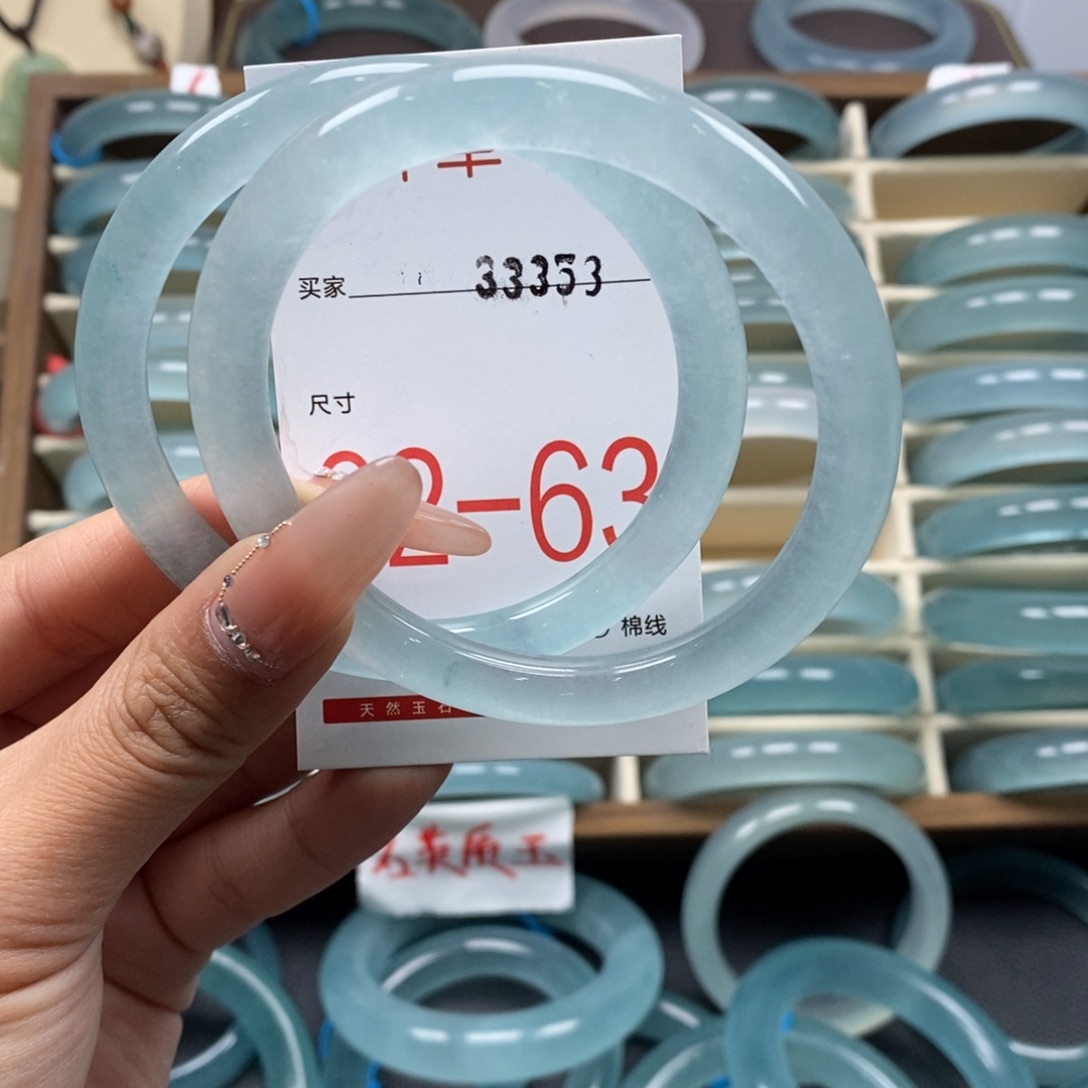 哏***姐石英质玉未镶嵌手镯