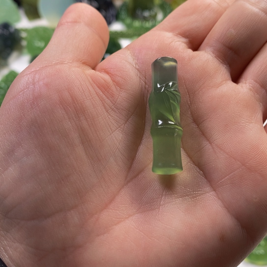 蛇纹石玉颈饰未镶嵌小*