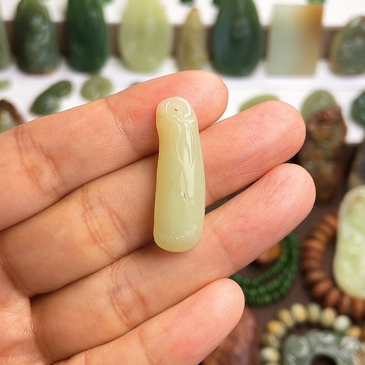 岫岩老玉（透闪石质玉）未镶嵌颈饰