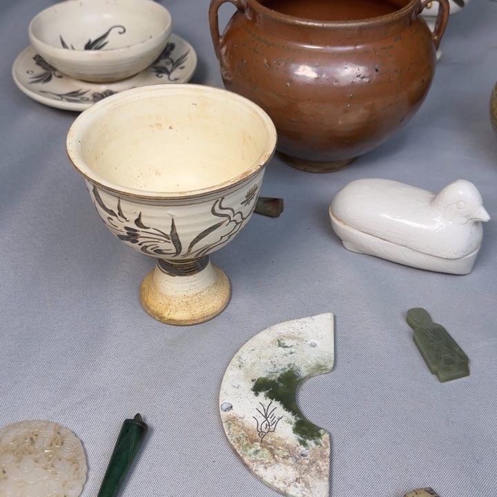 摆件云**房陶瓷。            