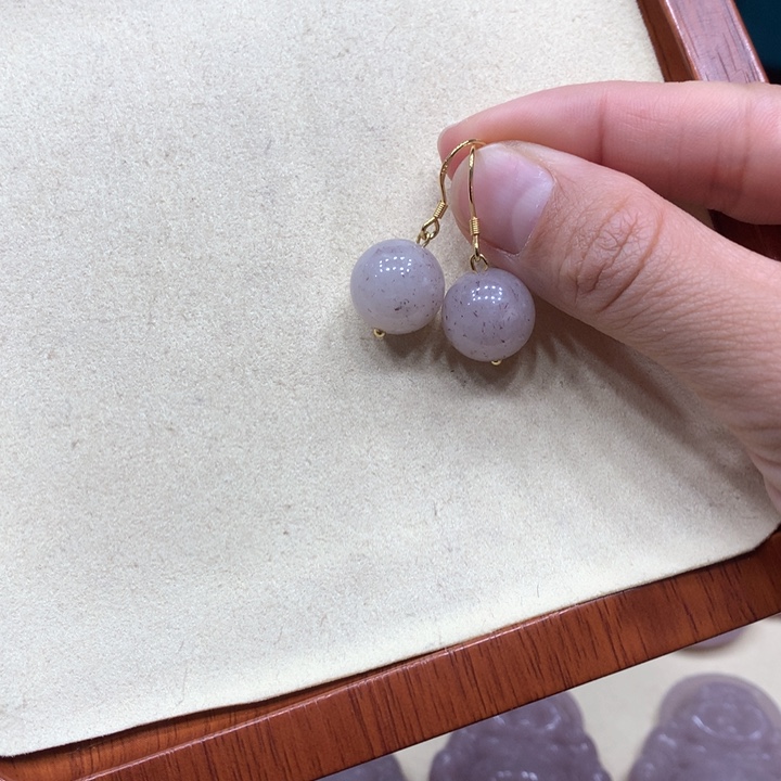 石英质玉颈饰合金