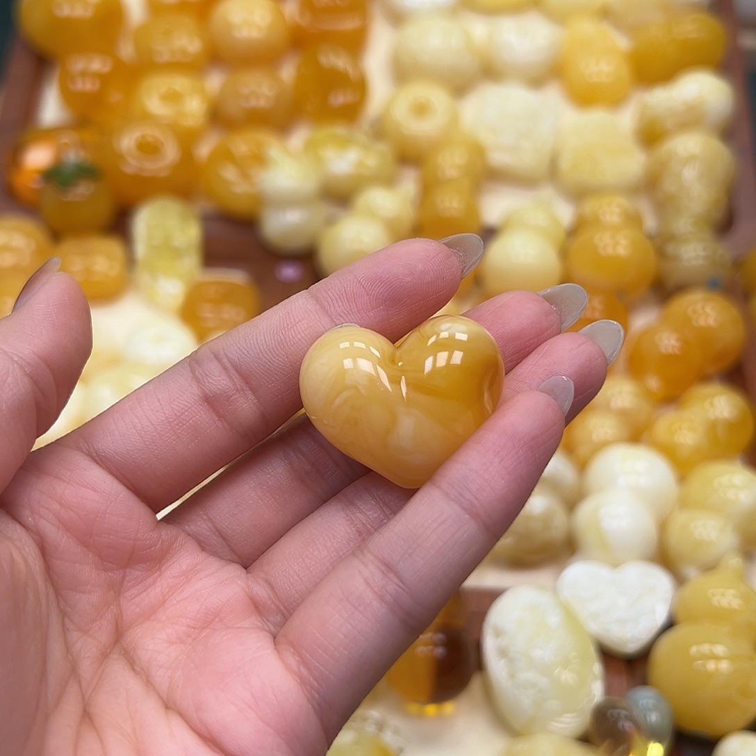 一***景琥珀未镶嵌颈饰蜜蜡