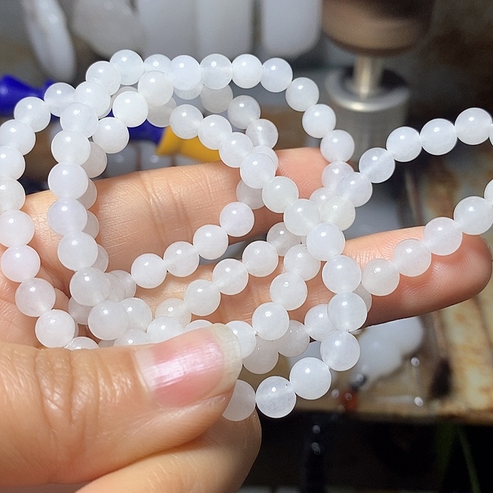 石英质玉颈饰未镶嵌頭**?