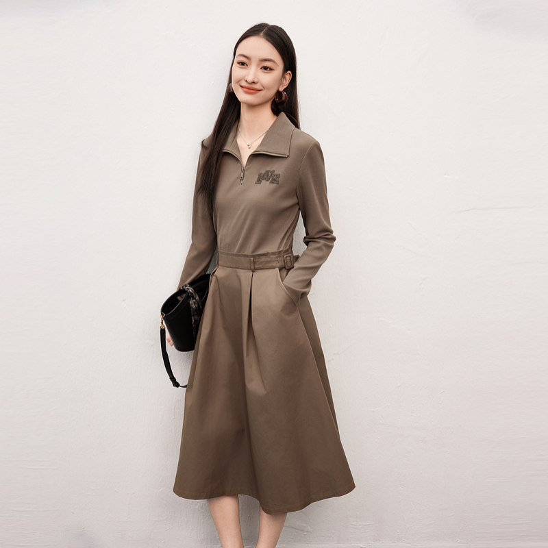 XG雪歌领带搭配假两件连衣裙春季新款褐色套头长袖中长裙女装