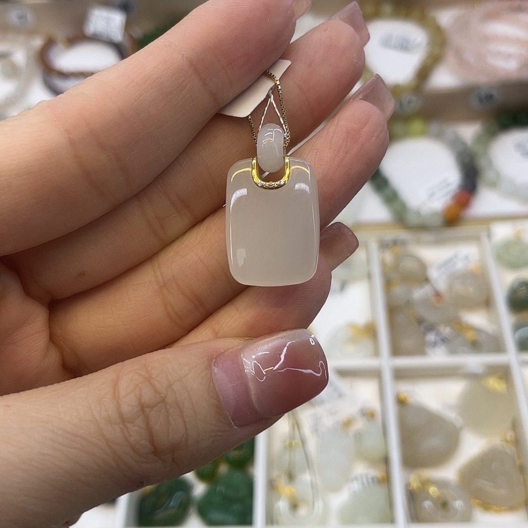 和田玉18K金镶嵌吊坠(赠链)