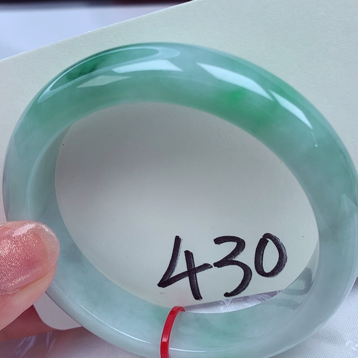 翡翠手镯未镶嵌翡翠