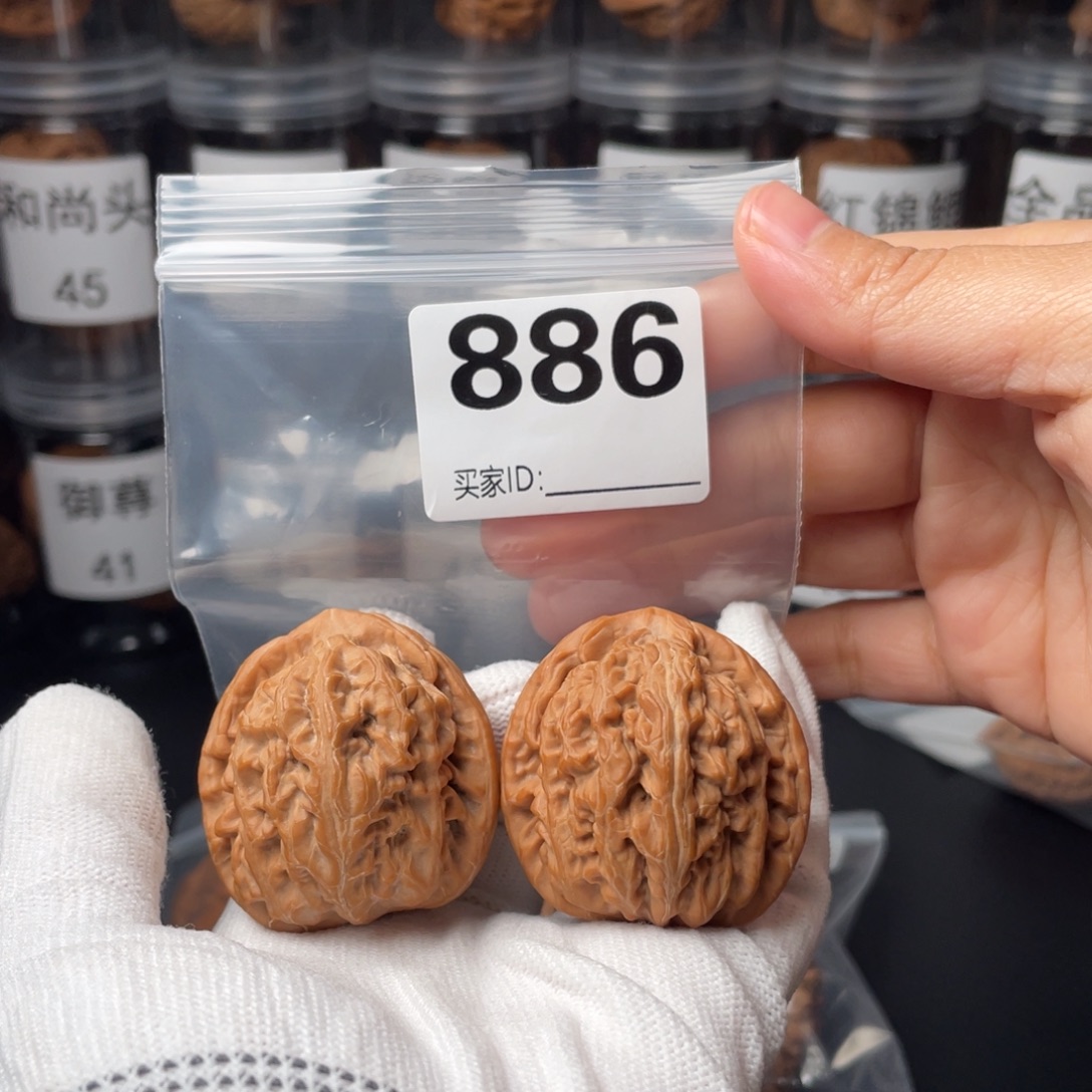 文玩核桃把件42红锦鲤